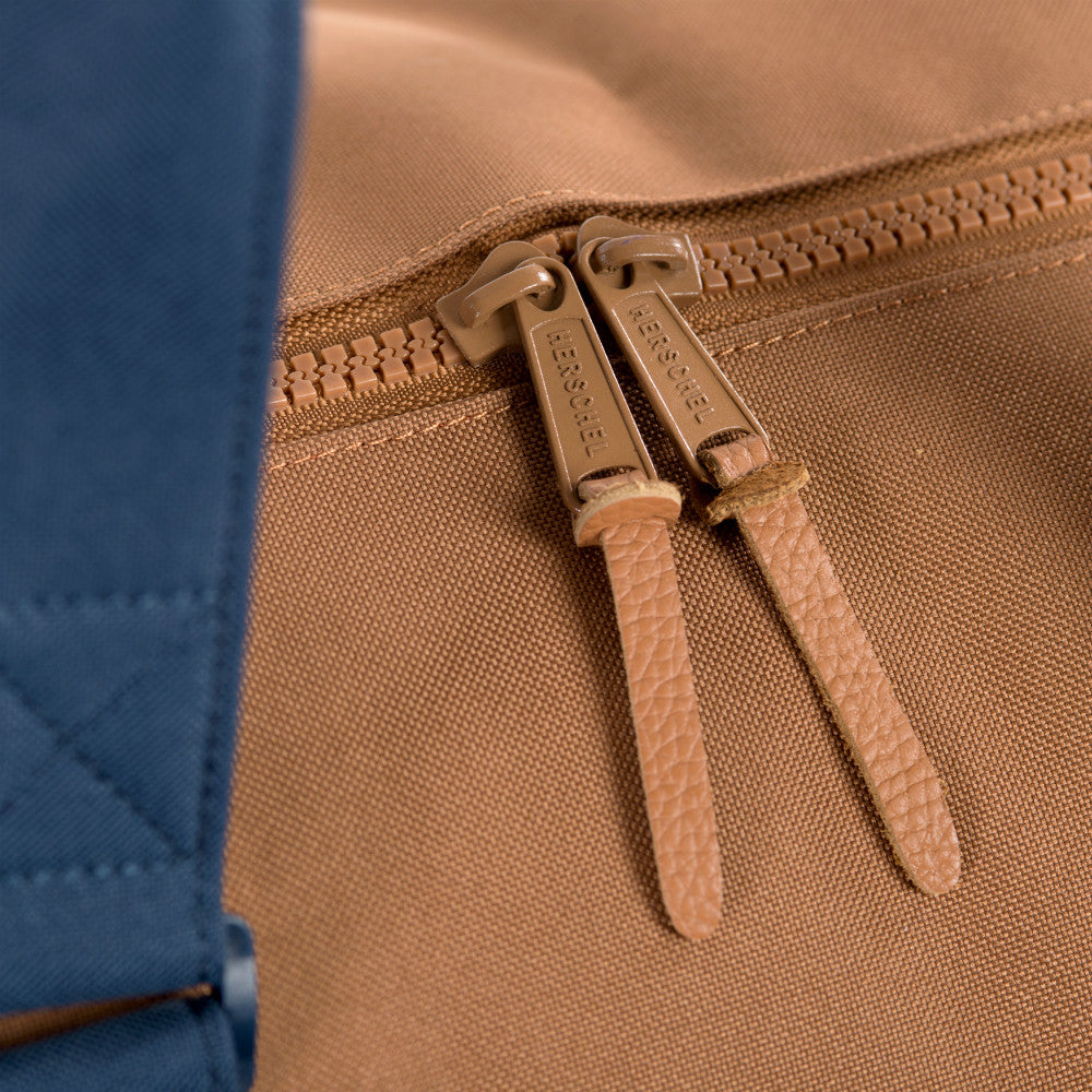 Herschel Supply Novel Duffel Bag - Caramel & Navy