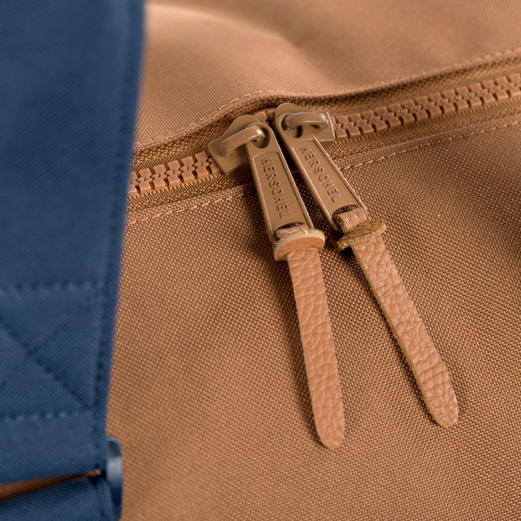 Herschel Supply Novel Duffel Bag - Caramel & Navy